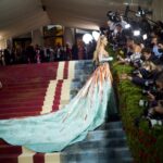 Ryan Reynolds Instagram - Blake changing outfits in a split second on the red carpet was a moment I’ll never forget. I recently changed my moisturizer and feel pretty confident it’s more of a slow burn that people will appreciate in time. Like Freaks and Geeks. Styling: @ilariaurbinati Brown Velvet Tux: @ralphlauren Most beautiful damn watch I’ve ever seen: @omega 📷: @voguemagazine @gettyentertainment & @sophiatravaglia Big thanks to @jami33
