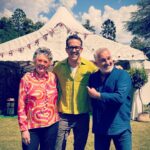 Ryan Reynolds Instagram - A full and unconditional hug of pure serotonin @paul.hollywood & @prueleith 📷: @sophiatravaglia