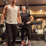 Ryan Reynolds Instagram - As I get ready to shove myself into Deadpool’s Big Red Body Condom™️ again, I have to aim the light at @donsaladino. My body’s been pretty fucked from years of stunts and being more competitive than my bones and ligaments had ambition for. I push things too far sometimes. I mean, I push things too far ALL the time. Moderation’s never really been my friend. But thankfully Don has! He’s always been there to help me get back to functionality. Mentally and physically. I realize how privileged I am to work with someone like him. I don’t do this stuff alone. I don’t take it for granted. I knew getting back to where I needed wasn’t gonna be easy. And adding three months of strike limbo in the middle certainly didn’t help. Anyway… Thanks Don. Here’s to the home stretch. #MaximumEffort ❤️⚔️ 📸: my instagram boyfriend, @blakelively