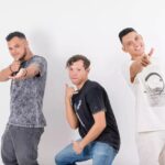 Ryan Vasquez Instagram – Momentos bom: não importa quanto tempo passar sempre vão ser lembrados e sempre você vai ficar grato com todos por ter sido escolhido para ser o protagonista 

Me lembro que foi nesse mesmo mês de abril estávamos chegamos aqui na cidade que virou minha segunda casa Humaitá. 

Éramos três meninos atrás de um sonho, atrás de uma oportunidade, atrás de uma estabilidade. 

Quero agradecer a Nara Glenda seu esposo Caniggia também a dona Denna pelas camisas maravilhosas que patrocinou para a gente e o gran talentoso e autor das fotos John Elder 
Depois de 205 semanas, hoje oficialmente estou postando 5 fotos em homenagem a minhas primeiras fotos profissional. 

Lembrança de uma semana antes da seguinte data: 9 de maio de 2018 

Agradecimento para:
@dona_denna Pelas Camisas
@fotografojohnelder Pela Fotos 
@caniggiachaves Por arrumar nosso cabelo magicamente
@naraglendaa por fazer esse momento acontecer
@victorabadia_ pelo transporte

Olha comenta quantos anos tenho em Humaitá? 😍

TAG:
#Ryanvasquez #musica Humaitá, Amazonas