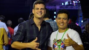 Ryan Vasquez Instagram - Rapaz eu tudo feio, mais tirei a foto com @flipperama 

Eu acho que sou um venezuelano com muita sorte as vezes. 

Nunca Desista galera! Att: #ryanvasquez