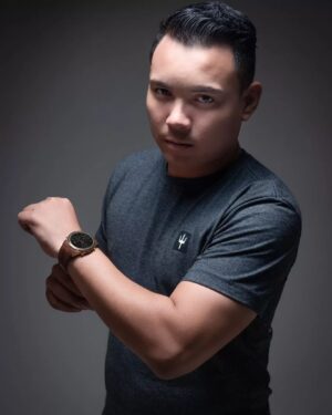 Ryan Vasquez Instagram - Vem aprender espanhol com minhas musicas se inscrevendo no meu canal no YouTube. Vem ouvir reggaeton ou música Latina. Vem aprender comigo! 

A vida tem muitos momentos. 

Nestos anos morando no Brasil aprendi muitas coisas, coisa que só podemos aprender vivendo. 

Quero falar que estou muito feliz graça a Deus primeiramente. Obrigado a todo que estão por perto e me dando as força para continuar a luta 

Também quero falar que estou orgulhoso de mim por Cada passo, cada lágrima, por cada "não" que recebi e continuava tentando. 

Quero agradecer também cada um que se afastou por "x" motivo. Sem explicação Porque infelizmente ter um espaço na minha história. 

Com toda Humildade eu respeito a todos! 😍

#ryanvasquez 
Fotos: @fotografojohnelder