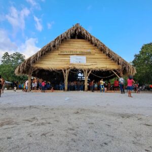 Ryan Vasquez Instagram - Ontem nossa missão foi acompanhar nossa ministra dos Povos Indígenas @guajajarasonia em uma das aldeia na Transamazonica na Br 230 

Muitos caciques no encontro inesquecível com a ministra! 

Muito feliz por ter vivido essa experiência incrível que vivi ontem!