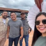 Ryan Vasquez Instagram - Ontem nossa missão foi acompanhar nossa ministra dos Povos Indígenas @guajajarasonia em uma das aldeia na Transamazonica na Br 230 Muitos caciques no encontro inesquecível com a ministra! Muito feliz por ter vivido essa experiência incrível que vivi ontem! Br 230 - Transamazonica