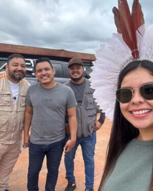 Ryan Vasquez Instagram - Ontem nossa missão foi acompanhar nossa ministra dos Povos Indígenas @guajajarasonia em uma das aldeia na Transamazonica na Br 230 

Muitos caciques no encontro inesquecível com a ministra! 

Muito feliz por ter vivido essa experiência incrível que vivi ontem!