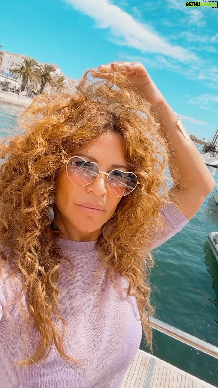 Sílvia Rizzo Instagram - Um cabelo e uma cabeça em liberdade…