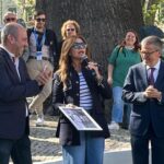 Sílvia Rizzo Instagram - Por iniciativa do @vasckarof Presidente da Junta de freguesia de Santo António, a Praça da Alegria juntou hoje, Dia Mundial do Teatro como forma de homenagem, mais alguns nomes de um grupo de Atores inscritos na calçada. Com o apoio do Presidente da Câmara de Lisboa @c_moedas Muito me honra e muito agradeço! Obrigada Vasco pelo teu cuidado de sempre com o Teatro, com os Atores! 😘 Parabéns a todos! . Viva o Teatro e todas as Artes! . A Praça da Alegria cheia de talentos 🎬 🎭❤️