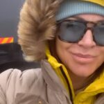 Sílvia Rizzo Instagram - Não parece, mas aqui pela Serra da Estrela sente-se um fresquinho…. 😳❄️ . Bom dia! . 🎬 @festaefestatvi