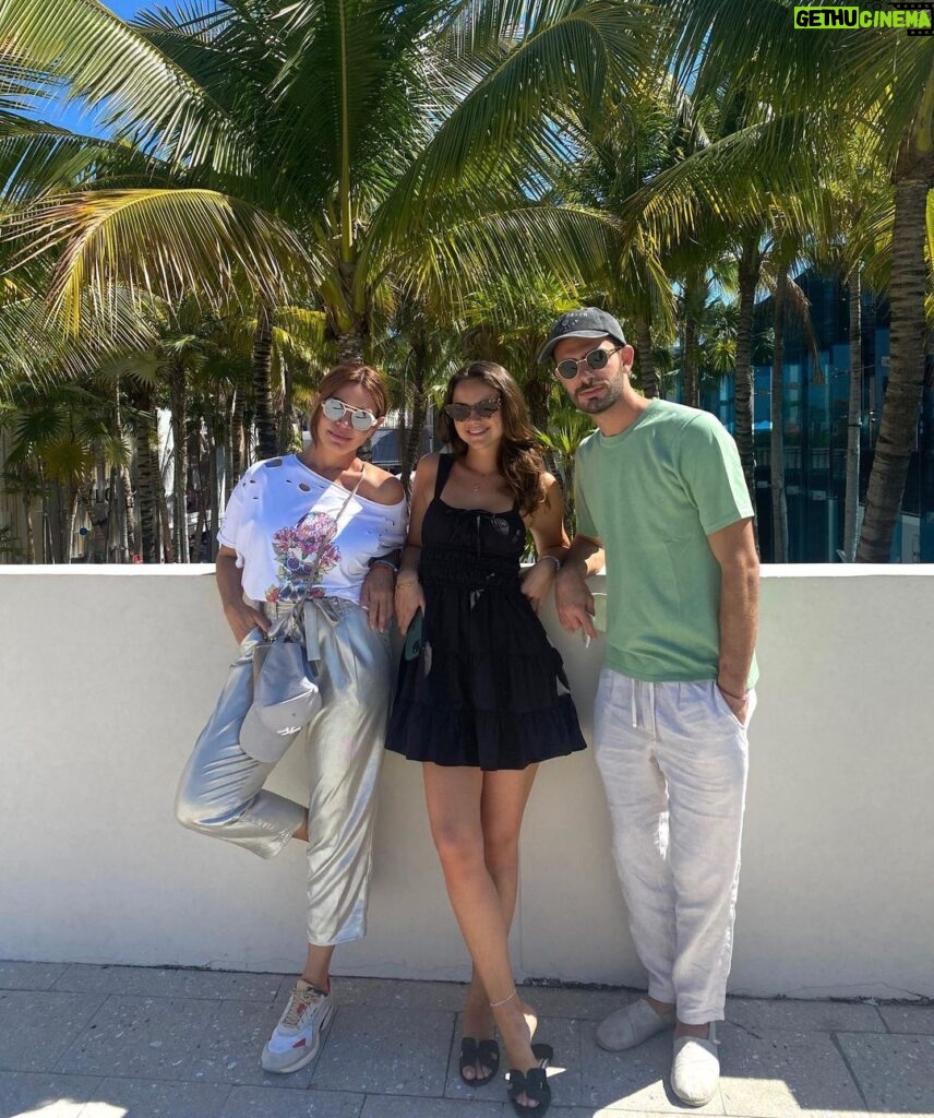 Sílvia Rizzo Instagram - Meus ❤️❤️ . Bom fim de semana Miami Design District
