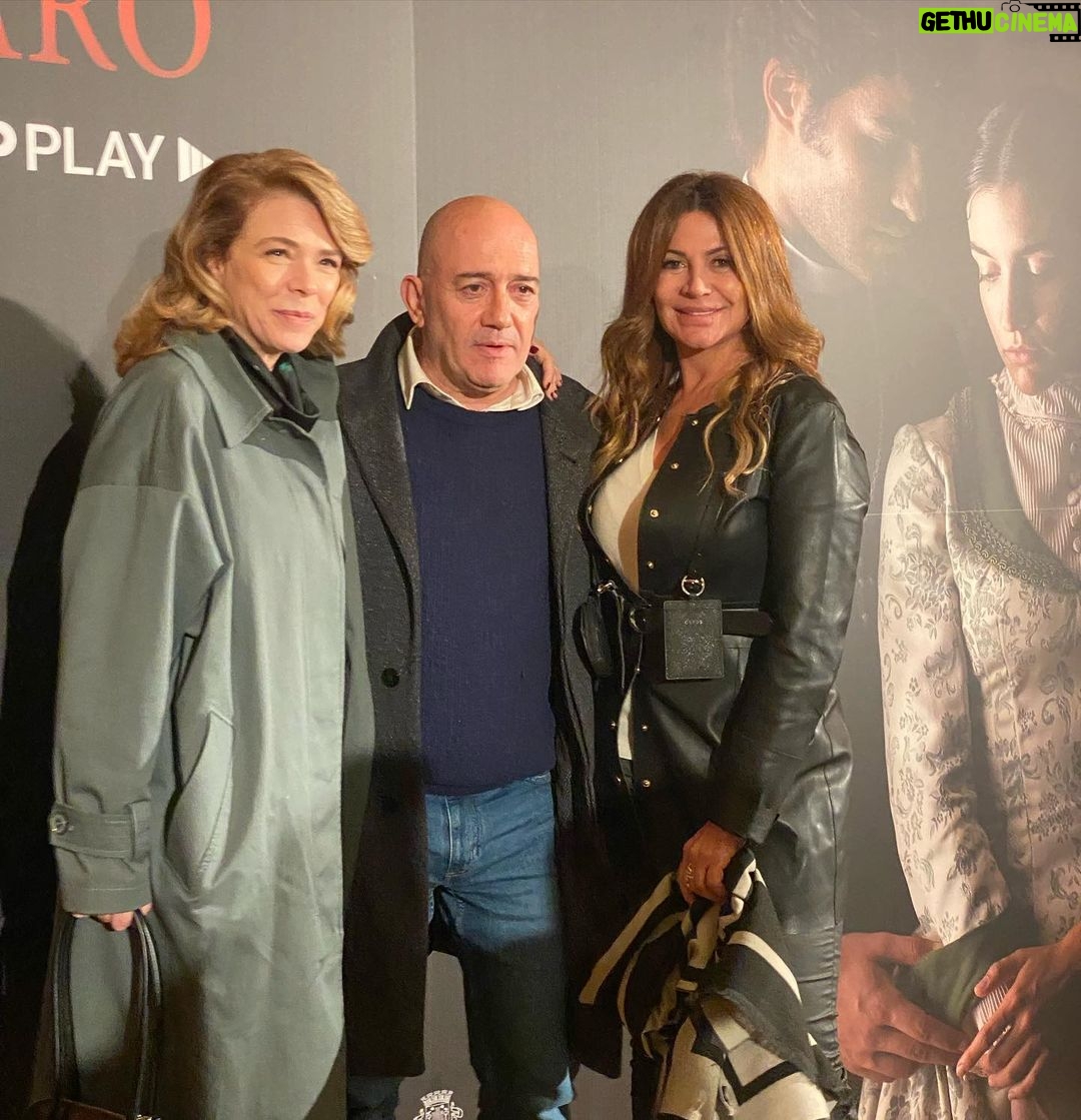 Sílvia Rizzo Instagram - Na apresentação da série “Crime do Padre Amaro” que estreia no dia 16 de janeiro na @rtppt Um excelente trabalho com realização de @leonelvieiracinema A não perder! 🤩 . Parabéns a todos! 👏🏼👏🏼 . 📷 @diamantinomartins Teatro Nacional São Carlos