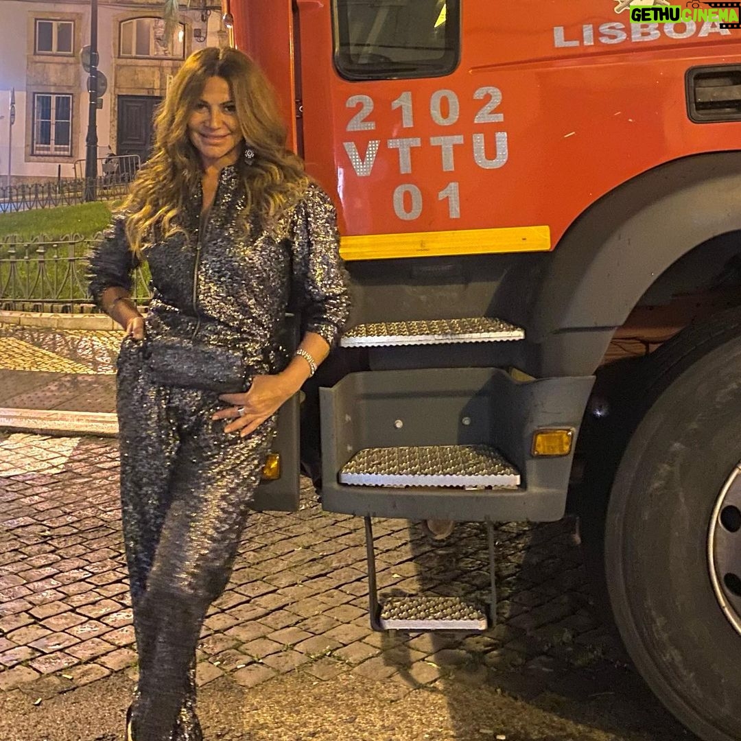 Sílvia Rizzo Instagram - 2023 cá vamos nós! Boa semana! 🙌🏼✨