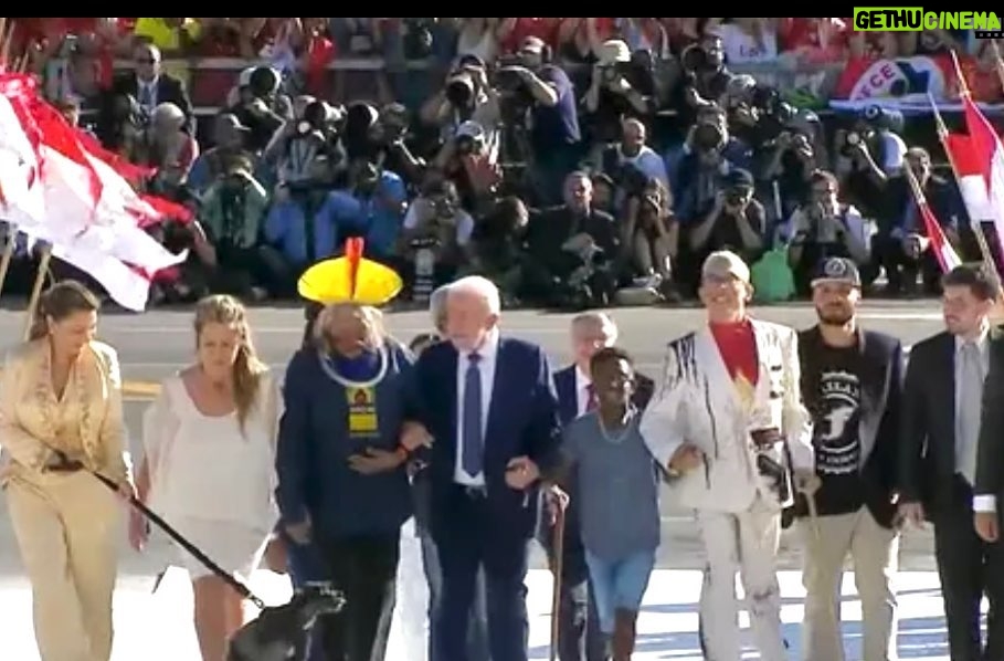 Sílvia Rizzo Instagram - A melhor e maior mensagem que o Mundo acaba de ver, na tomada de posse do presidente Lula! Que assim seja o futuro de verdade 🙌🏼 Pessoas diferentes, direitos iguais! Vamos ver….
