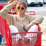 Sílvia Rizzo Instagram - Comprei carro :) Pensei que fosse económico, mas afinal o “abastecimento” fica mais caro! . 📷 @anabritoecunha 😘