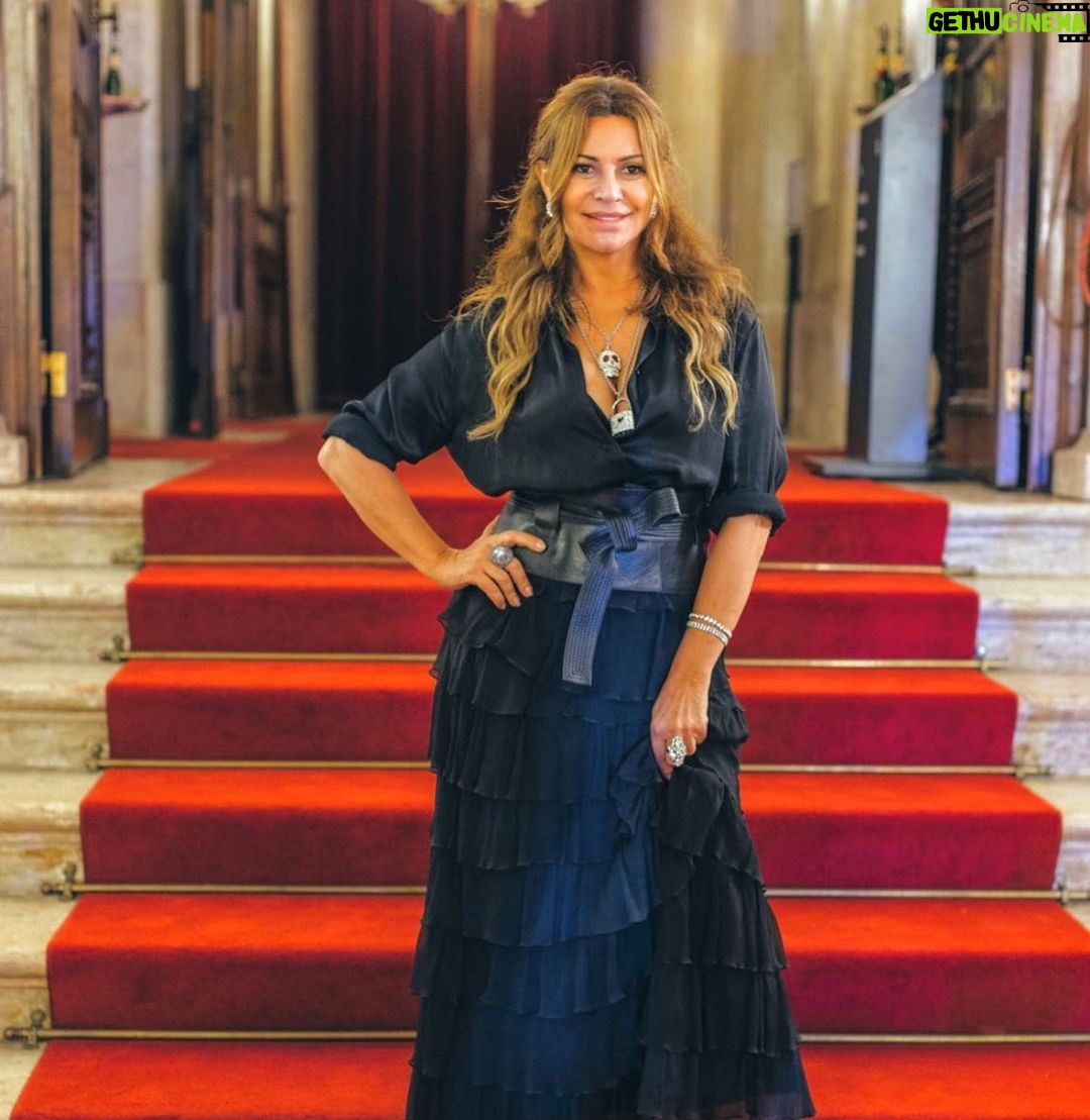 Sílvia Rizzo Instagram - @moetchandon a borbulhar desde 1743 se bem que eu comecei a beber um bocadinho mais tarde 😊 . #moeteffervescence #toastwithmoet #moetchandon . @global__influence @isabeljorgedecarvalho Palácio Nacional da Ajuda