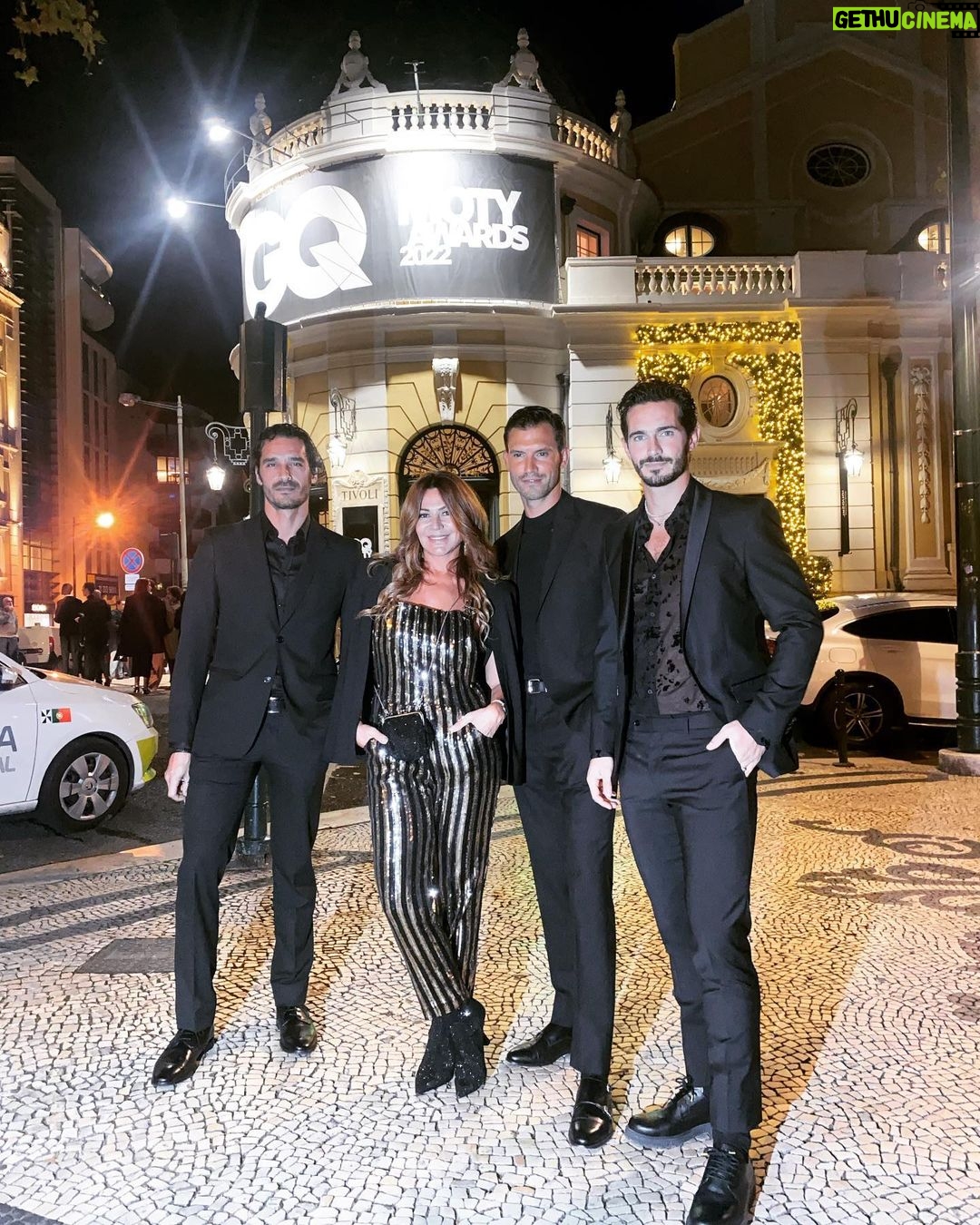 Sílvia Rizzo Instagram - Parabéns @gqportugal mais um ano a destacar/premiar a cultura, arte, desporto, criatividade, ciência, moda, causas humanitárias! . Parabéns @jsantanagq @sofia.slucas mais um ano de uma excelente iniciativa! 🙌🏼❤️ . #gqmoty2022 Teatro Tivoli BBVA