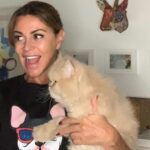 Sílvia Rizzo Instagram - Sempre gostei de animais, sempre tive cães e gatos, de momento estes são os amigos cá de casa! 😻😻❤️ Quem trata mal os animais trata mal o Mundo! . #pelosdireitosdosanimais