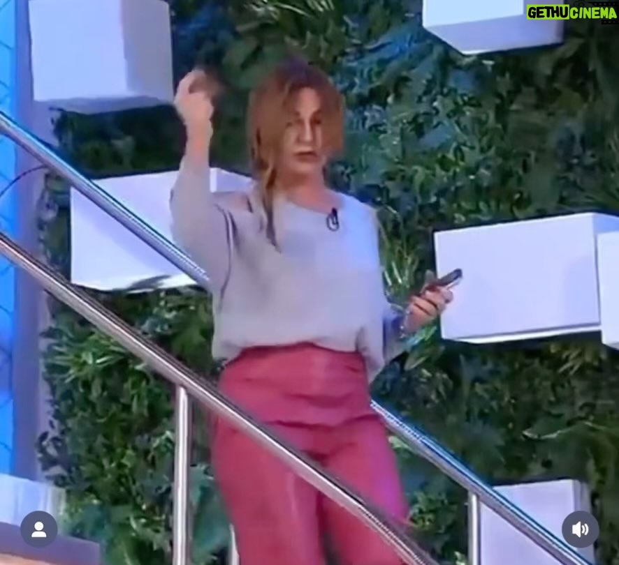 Sílvia Rizzo Instagram - Ontem foi dia mundial da televisão, onde entrei e fui ficando, quase há 30anos! . Se tenho alguns vídeos de trabalhos que tenho feito, devo à Daniela @danymoficial Obrigada! 😄😘 Obrigada televisão, obrigada a todos! Portugal