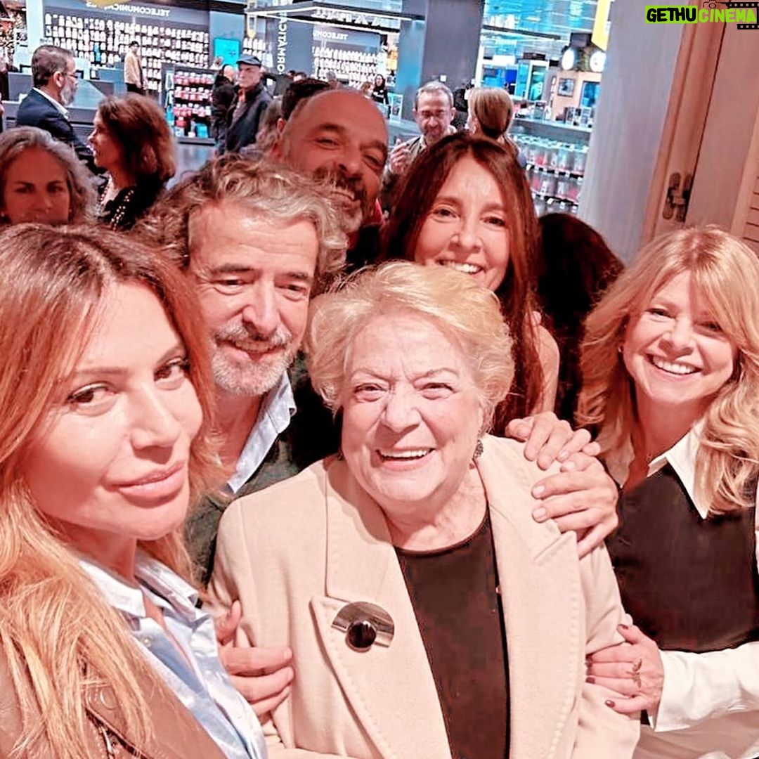 Sílvia Rizzo Instagram - Amigos desde, até….. 🤩 . Foi dia de apresentação de mais um livro da maravilhosa e inspiradora @helena_sacadura_cabral! Não podíamos faltar, sempre juntos! ❤️