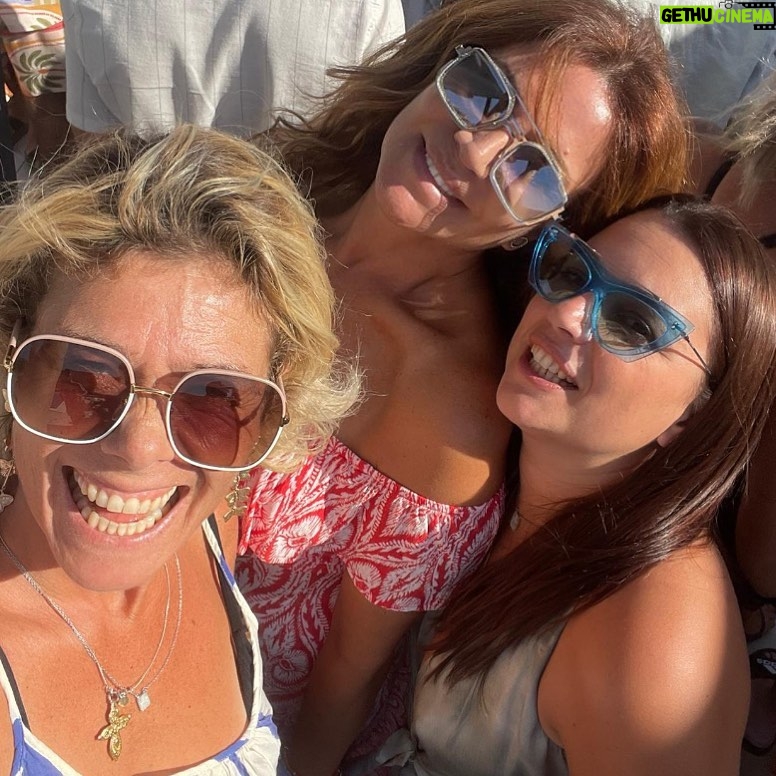 Sílvia Rizzo Instagram - @festaefestatvi tem sido uma aventura incrível, mais ainda com estas duas miúdas maravilhosas! @anabritoecunha @anaguiomar.oficial LY 🤩😍