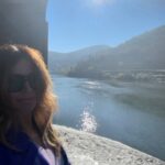 Sílvia Rizzo Instagram - Tantos anos depois voltei ao Douro para um passeio imperdível! . @douroazul #30anosdouroazul 🤩 . Boa semana!