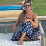 Sílvia Rizzo Instagram – Como podem ver fiz uma pose muito natural para vos desejar um bom fim de semana! 😎😘
.
📷 @patttvasconcelos 
.
@pine_forest_house_