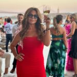 Sílvia Rizzo Instagram – Festa de verão da @tvioficial 
À vossa! 🥂
.
📷 @isaacalfaiate SUD Lisboa