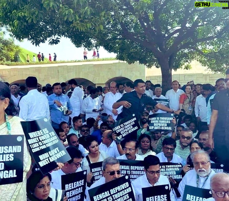Saayoni Ghosh Instagram - Peaceful protest of TMC in Rajghat.