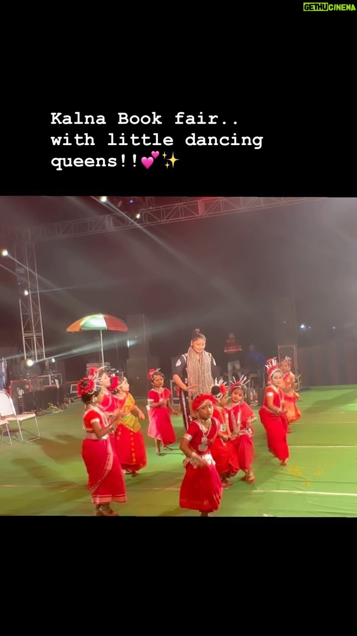 Saayoni Ghosh Instagram - Kalna book fair! ✨💕