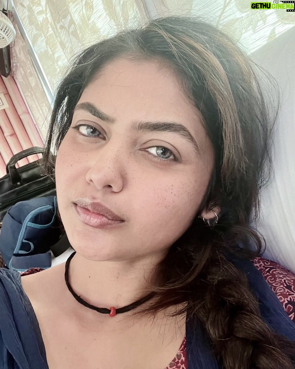 Saayoni Ghosh - 4.3K Likes - “Jo chāhtī duniyā hain vo mujh se nahīñ hogā,
Samjhautā koī ḳhwāb ke badle nahīñ hogā.”