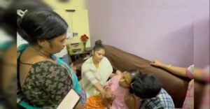 Saayoni Ghosh Instagram - মাননীয়া মুখ্যমন্ত্রী ও দলনেত্রী মমতা বন্দ্যোপাধ্যায়ের নির্দেশে যাদবপুর বিশ্ববিদ্যালয়ে ঘটে যাওয়া অমানবিক ঘটনার নৃশংস বলি, প্রয়াত ছাত্রের শোকাহত পরিবারের সাথে সাক্ষাৎ করলেন মাননীয় মন্ত্রী ব্রাত্য বসু, শশী পাঁজা, চন্দ্রিমা ভট্টাচার্য, মাননীয় সাংসদ কাকলী ঘোষ দস্তিদার এবং পশ্চিমবঙ্গ তৃণমূল যুব কংগ্রেস সভানেত্রী সায়নী ঘোষ। তার পরিবারের এই গভীর শোকের মুহূর্তে সর্বভারতীয় তৃণমূল কংগ্রেস সবরকমভাবে তাদের পাশে থাকবে। যুব সভানেত্রী সায়নী ঘোষের উদ্যোগে, পশ্চিমবঙ্গ তৃণমূল যুব কংগ্রেসের পক্ষ থেকে ২৪×৭ তাদের যে কোনো প্রয়োজনের জন্য স্থানীয় ২ জন তৃণমূল যুব কংগ্রেসের নেতৃত্বকে নিযুক্ত করা হলো এবং প্রদেশ তৃণমূল তৃনমুল যুব কংগ্রেসের মেডিকেলের একজন প্রতিনিধির দ্বারা স্বপ্নদ্বীপের মা, বাবা ও ভাইয়ের জন্য বিশেষ কাউন্সেলিং এবং রুটিন চেকআপ -র ব্যবস্থা করা হলো। আগামী দিনে এরকম তরতাজা প্রান যেন নিগ্রহের শিকার হয়ে মায়ের কোল খালি করে চলে না যায়, যেন অভিযুক্ত প্রত্যেক দোষীর সর্বোচ্চ শাস্তি হয়, শোকাহত পরিবার যেন সুবিচার পায়, মাননীয়া মুখ্যমন্ত্রীর ও দলনেত্রীর তরফ থেকে তাদের সেই আশ্বাস দেওয়া হলো।