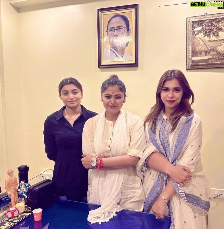 Saayoni Ghosh Instagram - Today at bhavan with TMYC state committee members.