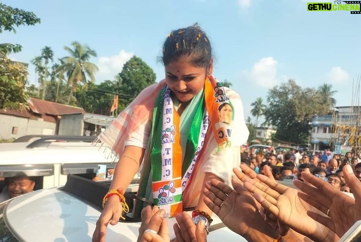 Saayoni Ghosh Instagram - Happiest amongst the Maa Maati Manush of Bengal! ❤️ #DhupguriBypollCampaign #jalpaiguri ✨