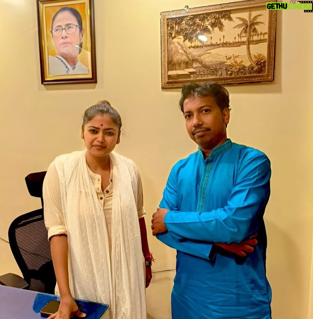 Saayoni Ghosh Instagram - Today at bhavan with TMYC state committee members.