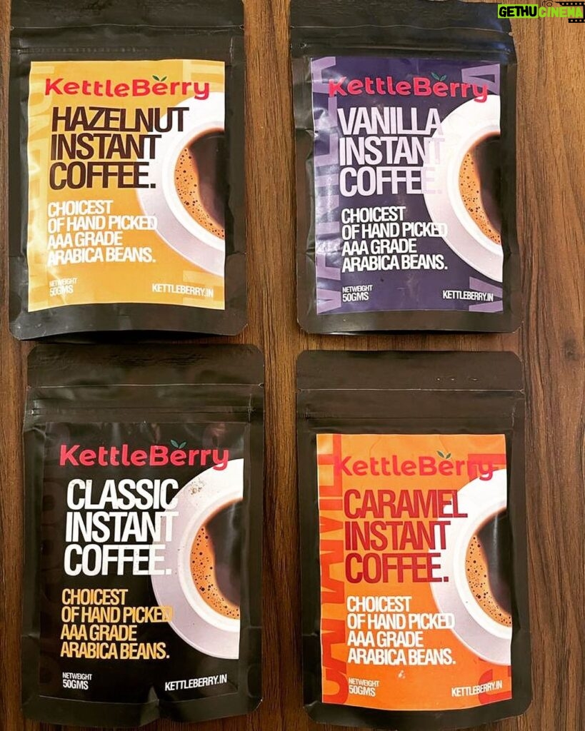 Saayoni Ghosh Instagram - It’s always a Good morning with @kettleberrycoffee ☕️ Brew your own cup of instant coffee made with choicest of handpicked AAA grade arabica beans. Available in Vanilla, hazelnut, caramel & classic flavours! @deepbatra @coffeebreakkettleberry
