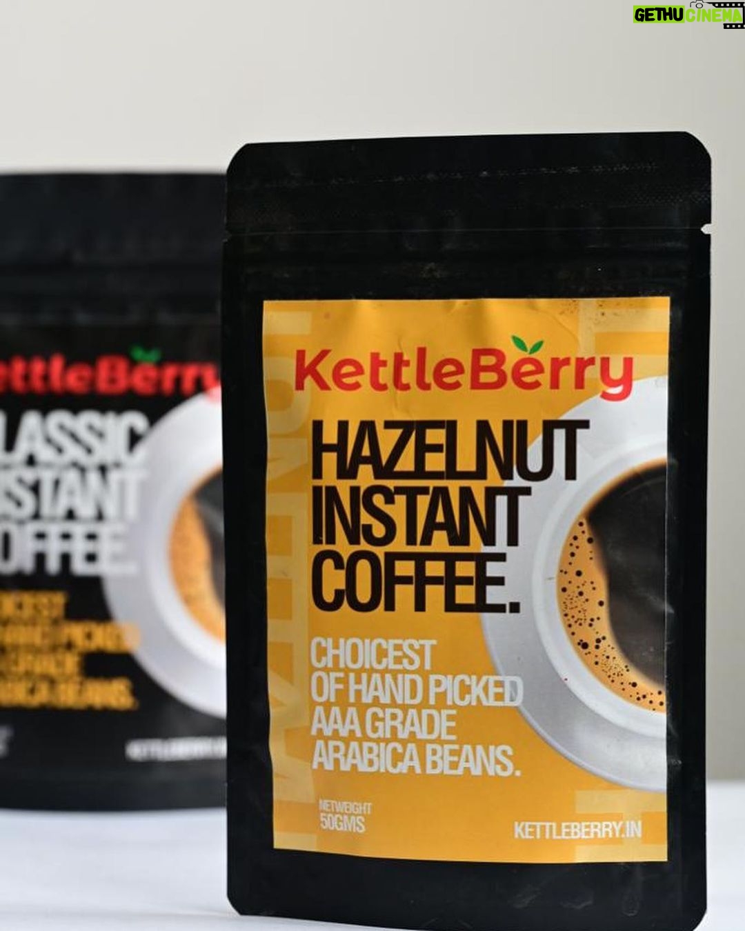 Saayoni Ghosh Instagram - It’s always a Good morning with @kettleberrycoffee ☕️ Brew your own cup of instant coffee made with choicest of handpicked AAA grade arabica beans. Available in Vanilla, hazelnut, caramel & classic flavours! @deepbatra @coffeebreakkettleberry