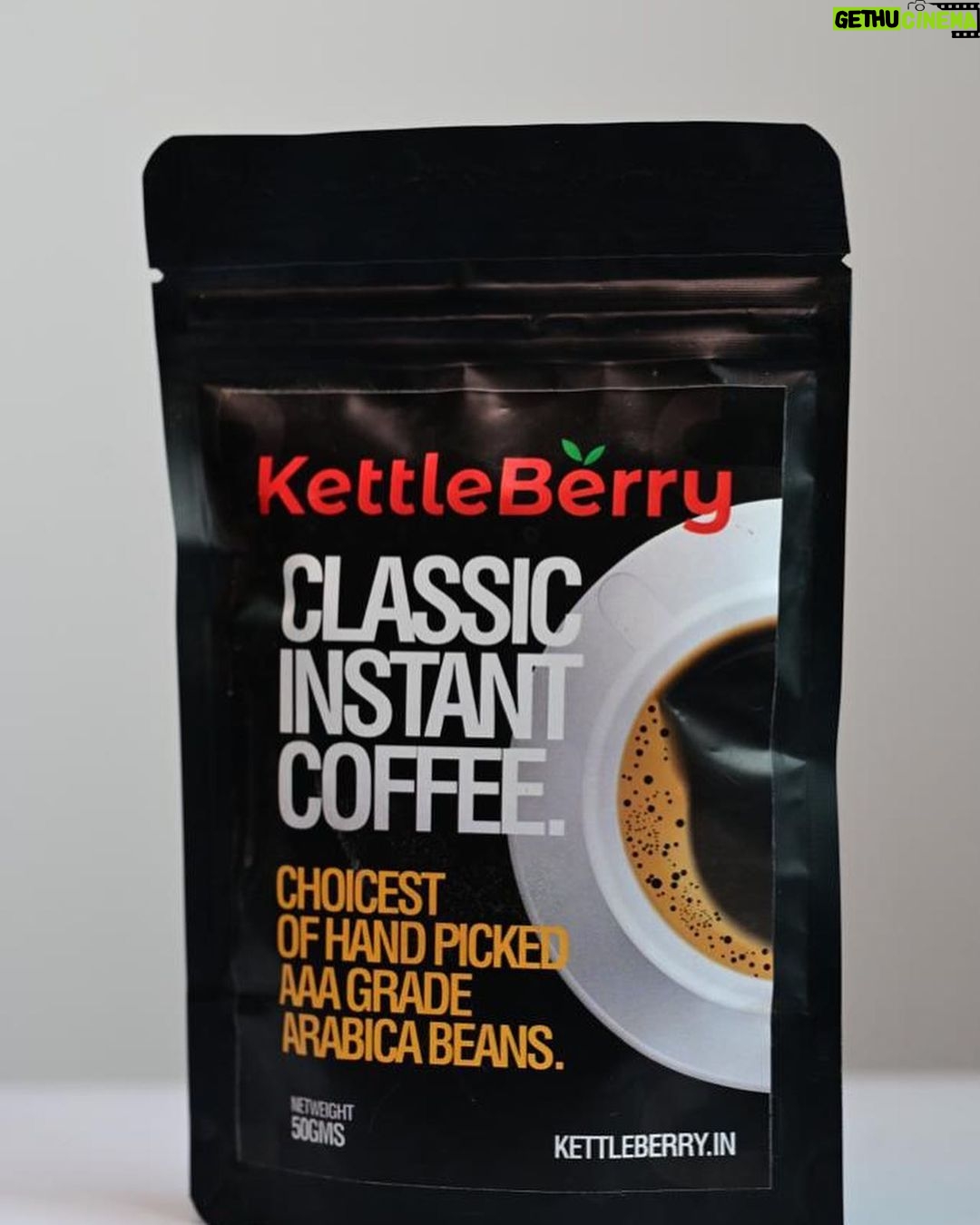 Saayoni Ghosh Instagram - It’s always a Good morning with @kettleberrycoffee ☕️ Brew your own cup of instant coffee made with choicest of handpicked AAA grade arabica beans. Available in Vanilla, hazelnut, caramel & classic flavours! @deepbatra @coffeebreakkettleberry