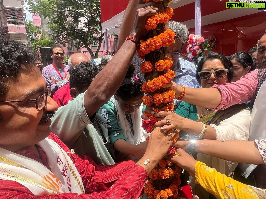 Saayoni Ghosh Instagram - Pujo2023…khutipujo! Golfgreen sharodotsav Committee. Parar pujo with some of the sweetest ones.