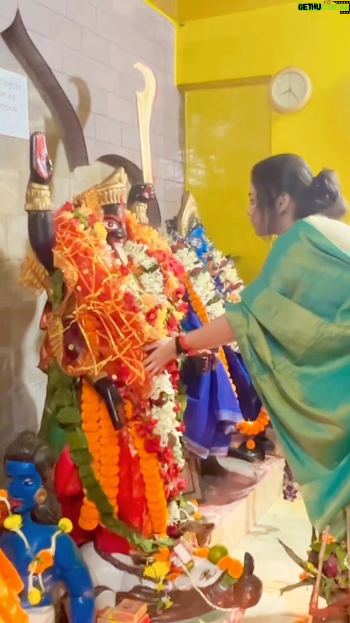 Saayoni Ghosh Instagram - “The mind can disentangle itself from worldliness if, through Her grace, She makes it turn toward Herself. Only then does it become devoted to the lotus feet of the Divine Mother.” ~ Sri Ramakrishna Paramahamsa