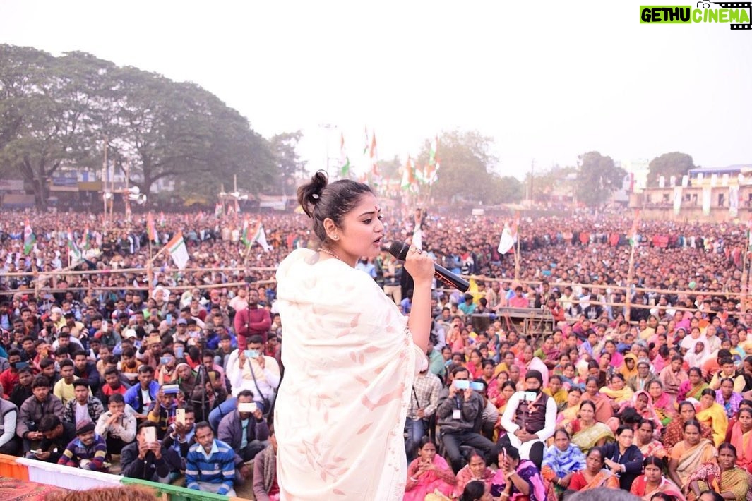 Saayoni Ghosh Instagram - ধন্যবাদ গড়বেতার মা,মাটি,মানুষ ও সংগঠনের সকল নেতৃত্ব এবং কর্মীবৃন্দ কে॥ চির কৃতজ্ঞ 🙏🏻 Garbeta,west midnapur