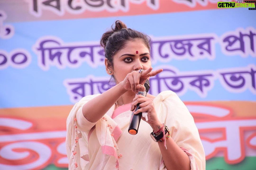 Saayoni Ghosh Instagram - ধন্যবাদ গড়বেতার মা,মাটি,মানুষ ও সংগঠনের সকল নেতৃত্ব এবং কর্মীবৃন্দ কে॥ চির কৃতজ্ঞ 🙏🏻 Garbeta,west midnapur