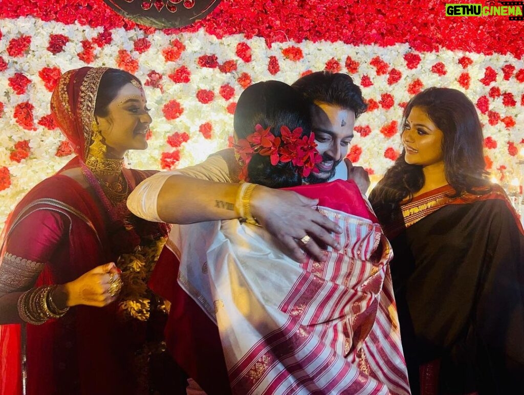Saayoni Ghosh Instagram - It’s official bibaho diaries! happy weddingsss @i_sauravdas @darshanabanik ❤️