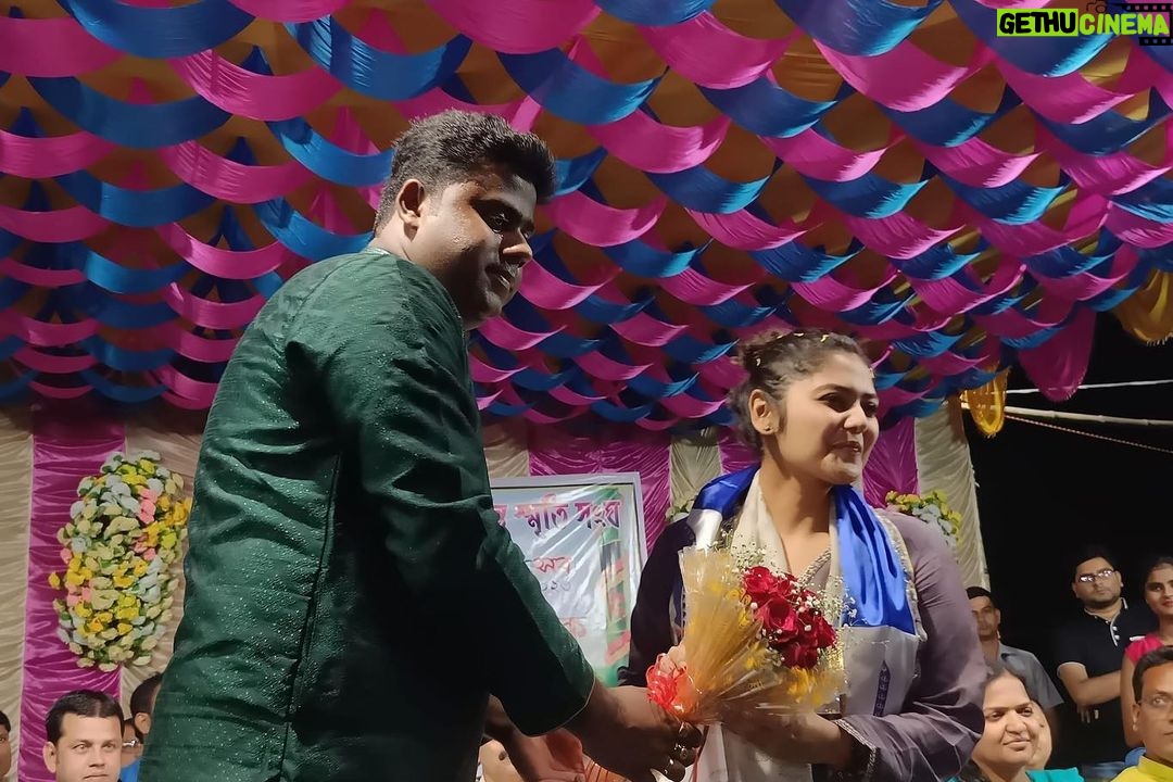 Saayoni Ghosh Instagram - পূর্ব বর্ধমানে তেলিপুকুর সুকান্ত স্মৃতি সংঘের পরিচালনায় দূর্গা পূজার শুভ উদ্বোধন অনুষ্ঠানের কিছু মুহূর্ত......