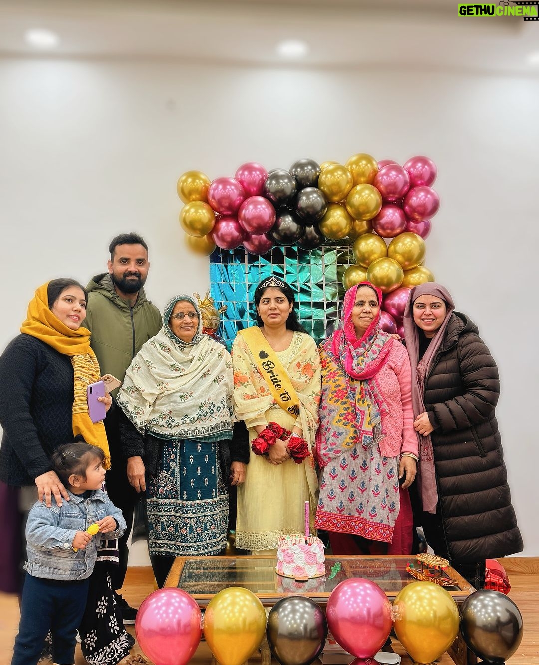 Saba Ibrahim Instagram - Bubly ka Bride to be ❤️🎂 Aane wali zindagi ke liye bohot sari duaayen 🤲🏽 @yasmin__dy 👫 🤲🏽