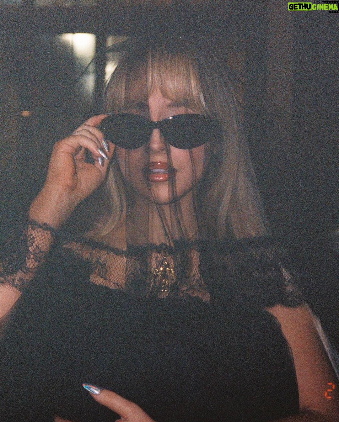 Sabrina Carpenter Instagram - i’m soooo sorry for your loss😊 thank u to this outstanding crew for executing the camp of my dreams so much love to you all @_miabarnes @bennncareyyy @rennapilar @milomanheim @kalikennedy @daniellepriano @ronnie_hart @alfredoflores