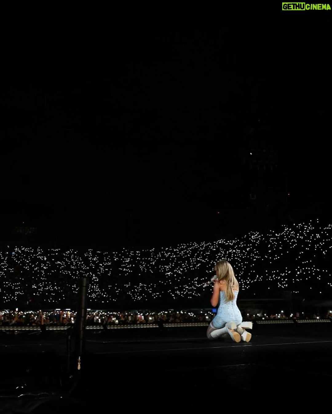 Sabrina Carpenter Instagram - Eras Tour lol WOW Mexico City nights 123 you have been the most welcoming incredible crowds i can’t believe how lucky i am to play for u @taylorswift :’) love u to the moon and to saturn i will never forget this weekend ♡ ♡ See you tonight NIGHT 4