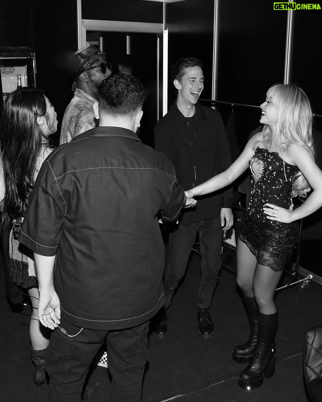 Sabrina Carpenter Instagram - Eras Tour lol WOW Mexico City nights 123 you have been the most welcoming incredible crowds i can’t believe how lucky i am to play for u @taylorswift :’) love u to the moon and to saturn i will never forget this weekend ♡ ♡ See you tonight NIGHT 4