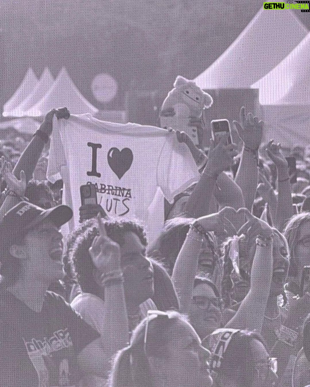 Sabrina Carpenter Instagram - sry i don’t date lollapaloozas