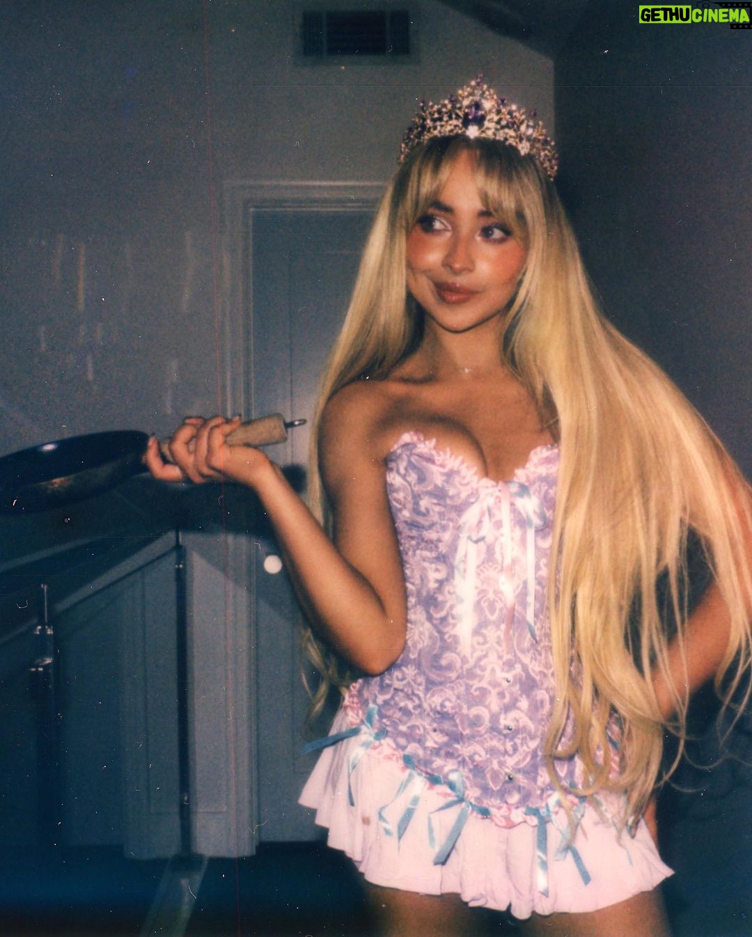 Sabrina Carpenter Instagram - couldn’t find a costume so just went as the love of ur life