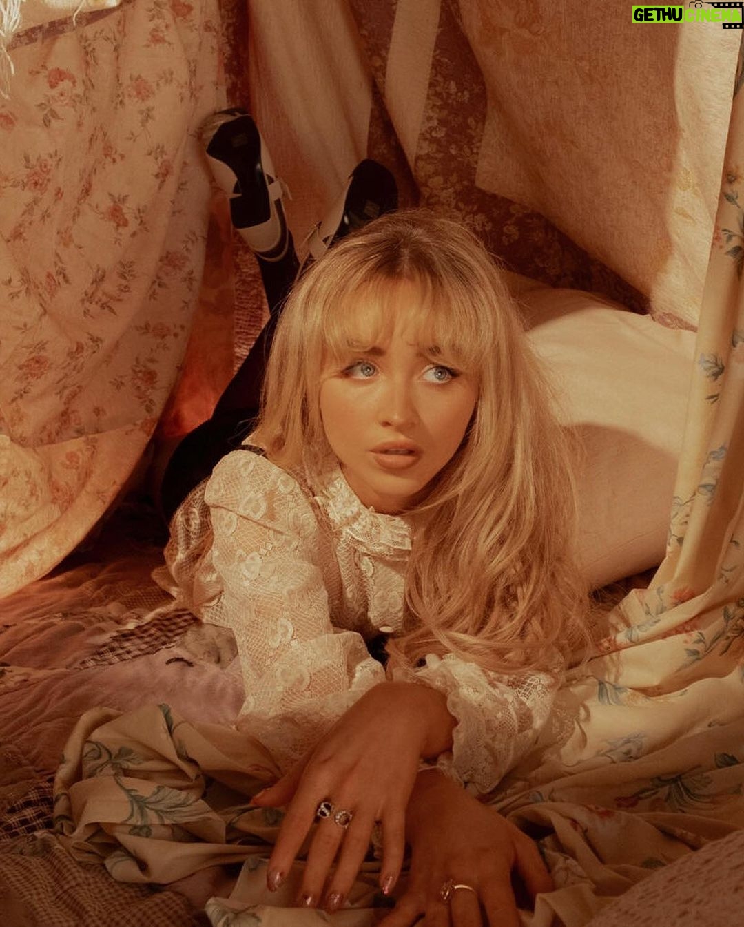 Sabrina Carpenter Instagram - @voguephilippines by @shairaluna 🤍