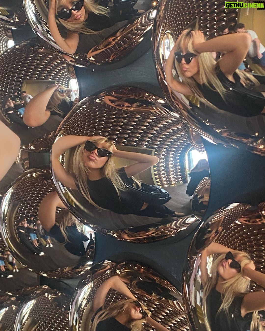 Sabrina Carpenter Instagram - i don’t singapore i sing amazing